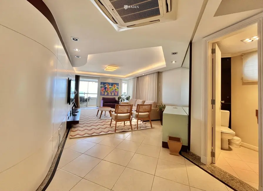 Apartamento com 4 quartos para alugar, 209m2 em Centro, Balneario Camboriu - SC - imagem 2 Foto 2 de Apartamento com 4 quartos para alugar, 209m2 em Centro, Balneario Camboriu - SC