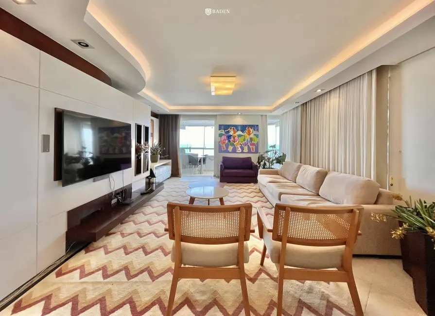 Apartamento com 4 quartos para alugar, 209m2 em Centro, Balneario Camboriu - SC - imagem 3 Foto 3 de Apartamento com 4 quartos para alugar, 209m2 em Centro, Balneario Camboriu - SC