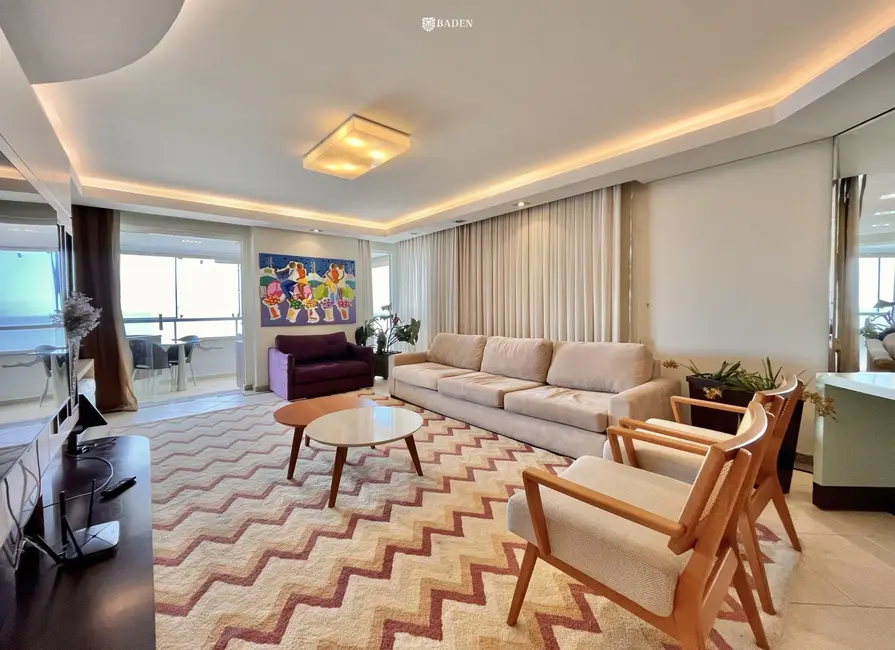 Apartamento com 4 quartos para alugar, 209m2 em Centro, Balneario Camboriu - SC - imagem 4 Foto 4 de Apartamento com 4 quartos para alugar, 209m2 em Centro, Balneario Camboriu - SC