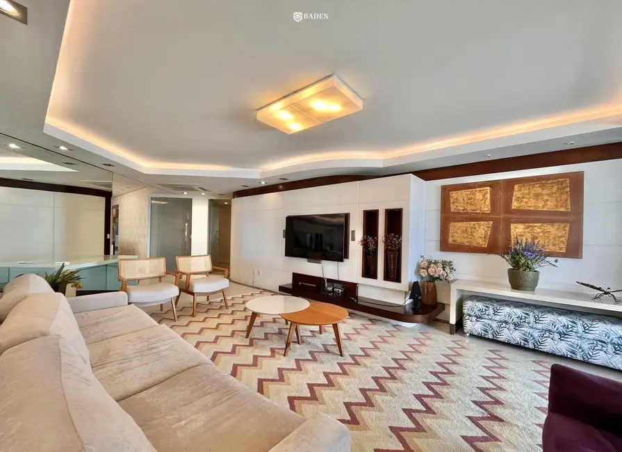 Apartamento com 4 quartos para alugar, 209m2 em Centro, Balneario Camboriu - SC - imagem 8 Foto 8 de Apartamento com 4 quartos para alugar, 209m2 em Centro, Balneario Camboriu - SC