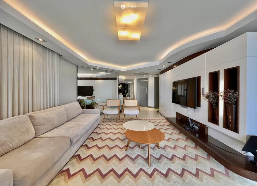 Apartamento com 4 quartos para alugar, 209m2 em Centro, Balneario Camboriu - SC - imagem 7 Foto 7 de Apartamento com 4 quartos para alugar, 209m2 em Centro, Balneario Camboriu - SC