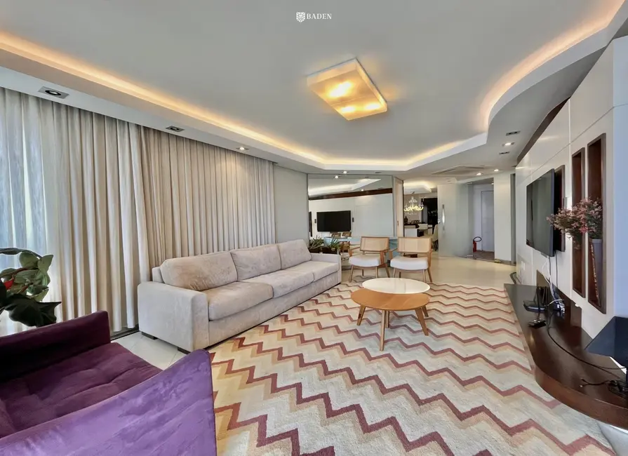 Apartamento com 4 quartos para alugar, 209m2 em Centro, Balneario Camboriu - SC - imagem 6 Foto 6 de Apartamento com 4 quartos para alugar, 209m2 em Centro, Balneario Camboriu - SC