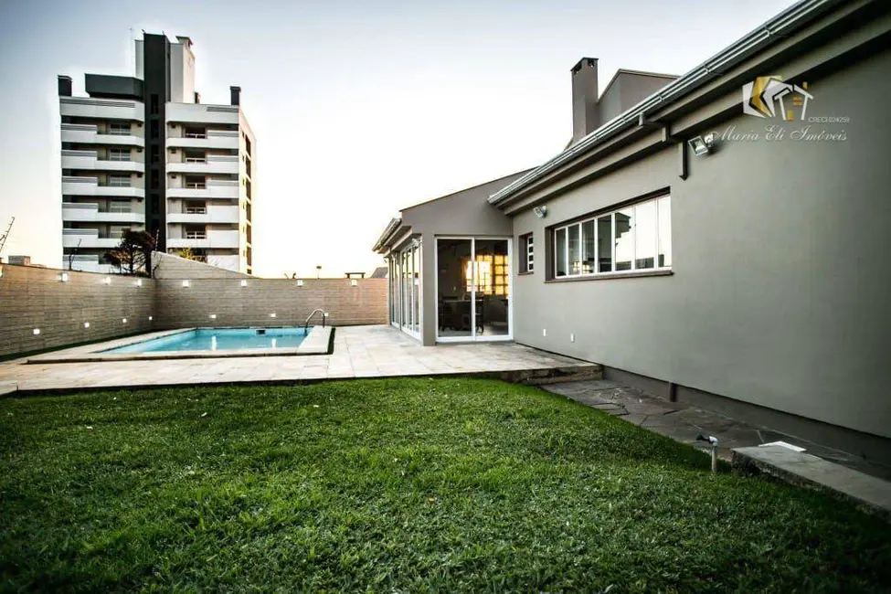 Foto 3 de Casa com 4 quartos à venda e para alugar, 942m2 em Michel, Criciuma - SC