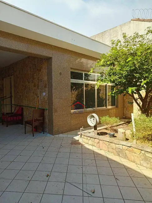 Casa com 6 quartos para alugar, 300m2 em Vila Rosália, Guarulhos - SP - imagem 2 Foto 2 de Casa com 6 quartos para alugar, 300m2 em Vila Rosália, Guarulhos - SP