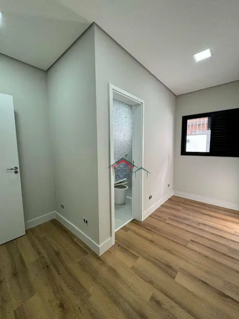 Foto 8 de Casa com 4 quartos à venda, 219m2 em Vila Adelaide Perella, Guarulhos - SP