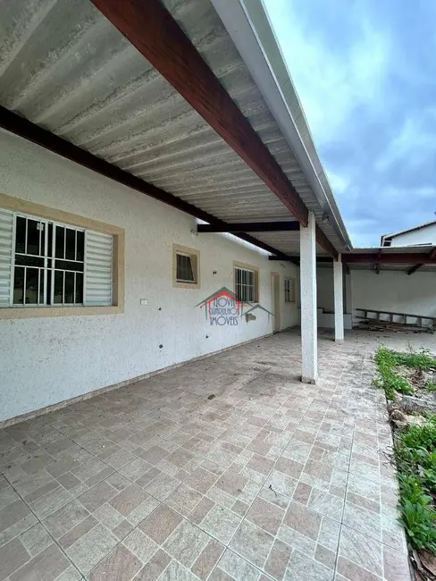 Casa com 2 quartos à venda, 372m2 em Centro, Caraguatatuba - SP - imagem 1 Foto 1 de Casa com 2 quartos à venda, 372m2 em Centro, Caraguatatuba - SP