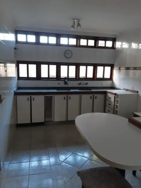 Sobrado com 3 quartos à venda, 210m2 em Jardim São Carlos, Sorocaba - SP - imagem 6 Foto 6 de Sobrado com 3 quartos à venda, 210m2 em Jardim São Carlos, Sorocaba - SP