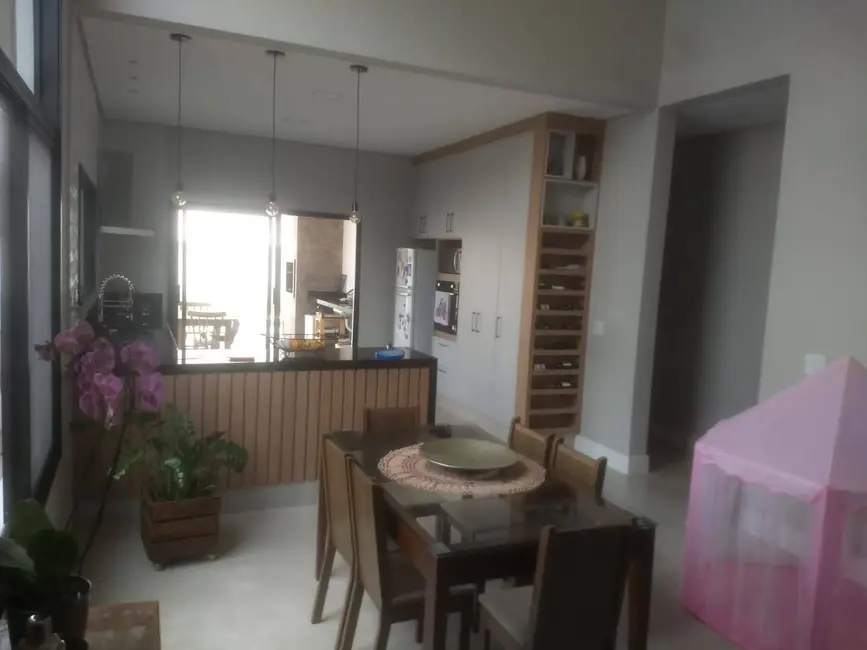 Casa de Condomínio com 3 quartos à venda, 194m2 em Cajuru do Sul, Sorocaba - SP - imagem 3 Foto 3 de Casa de Condomínio com 3 quartos à venda, 194m2 em Cajuru do Sul, Sorocaba - SP