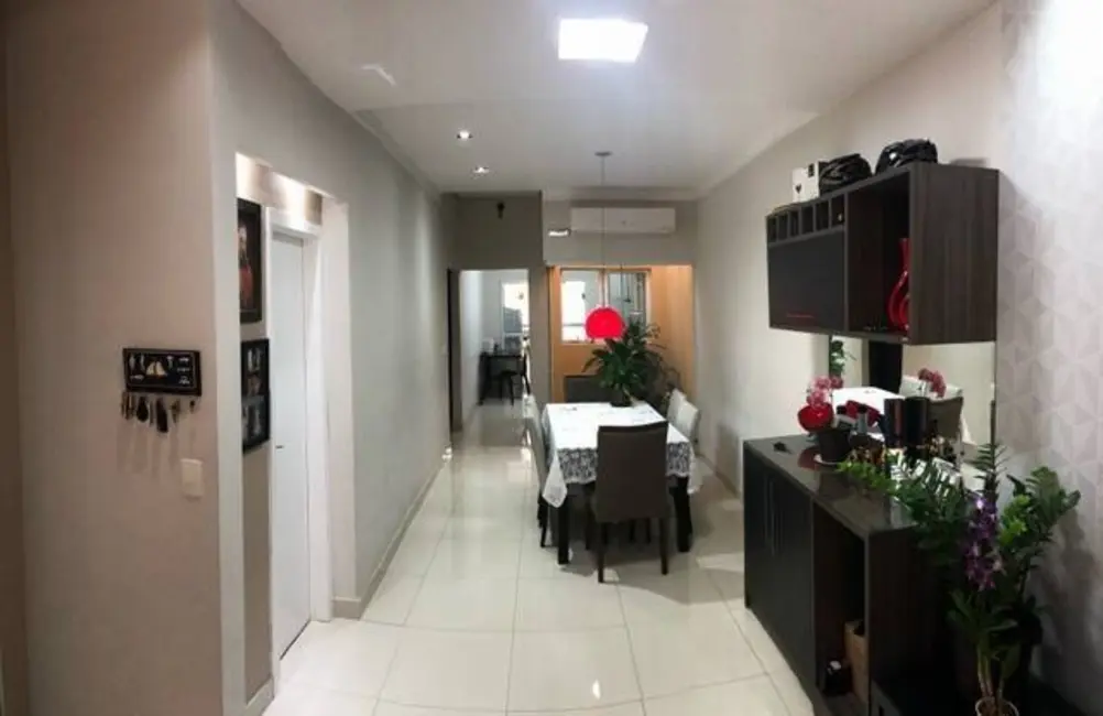Casa de Condomínio com 3 quartos à venda, 200m2 em Wanel Ville, Sorocaba - SP - imagem 3 Foto 3 de Casa de Condomínio com 3 quartos à venda, 200m2 em Wanel Ville, Sorocaba - SP