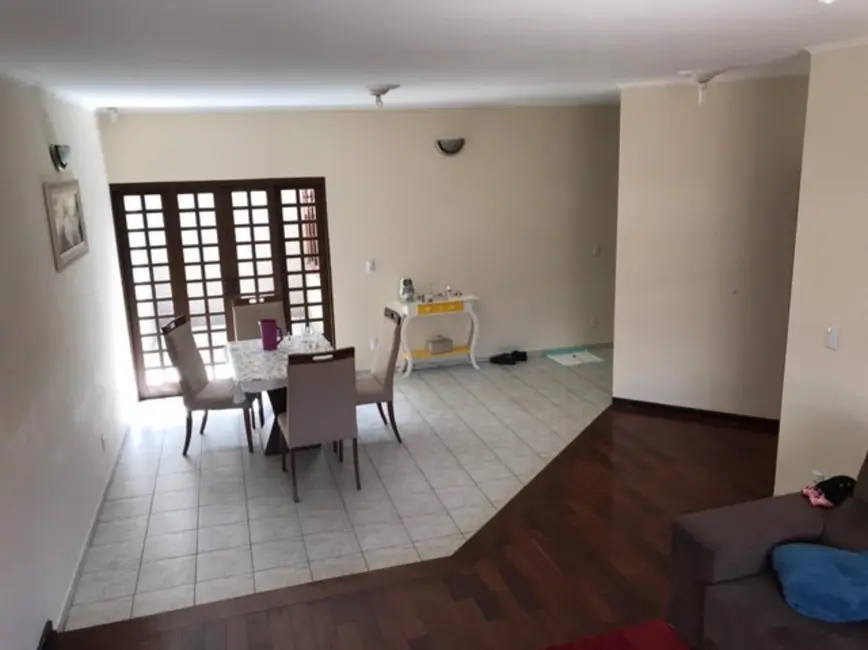 Casa de Condomínio com 3 quartos à venda, 364m2 em Jardim Saira, Sorocaba - SP - imagem 3 Foto 3 de Casa de Condomínio com 3 quartos à venda, 364m2 em Jardim Saira, Sorocaba - SP
