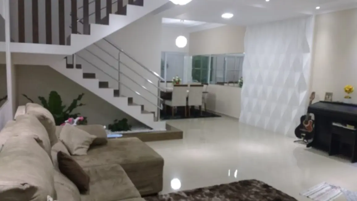 Casa de Condomínio com 3 quartos à venda, 180m2 em Parque São Bento, Sorocaba - SP - imagem 4 Foto 4 de Casa de Condomínio com 3 quartos à venda, 180m2 em Parque São Bento, Sorocaba - SP