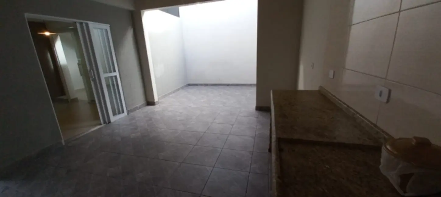 Sobrado com 3 quartos à venda, 200m2 em Jardim Santa Bárbara, Sorocaba - SP - imagem 9 Foto 9 de Sobrado com 3 quartos à venda, 200m2 em Jardim Santa Bárbara, Sorocaba - SP