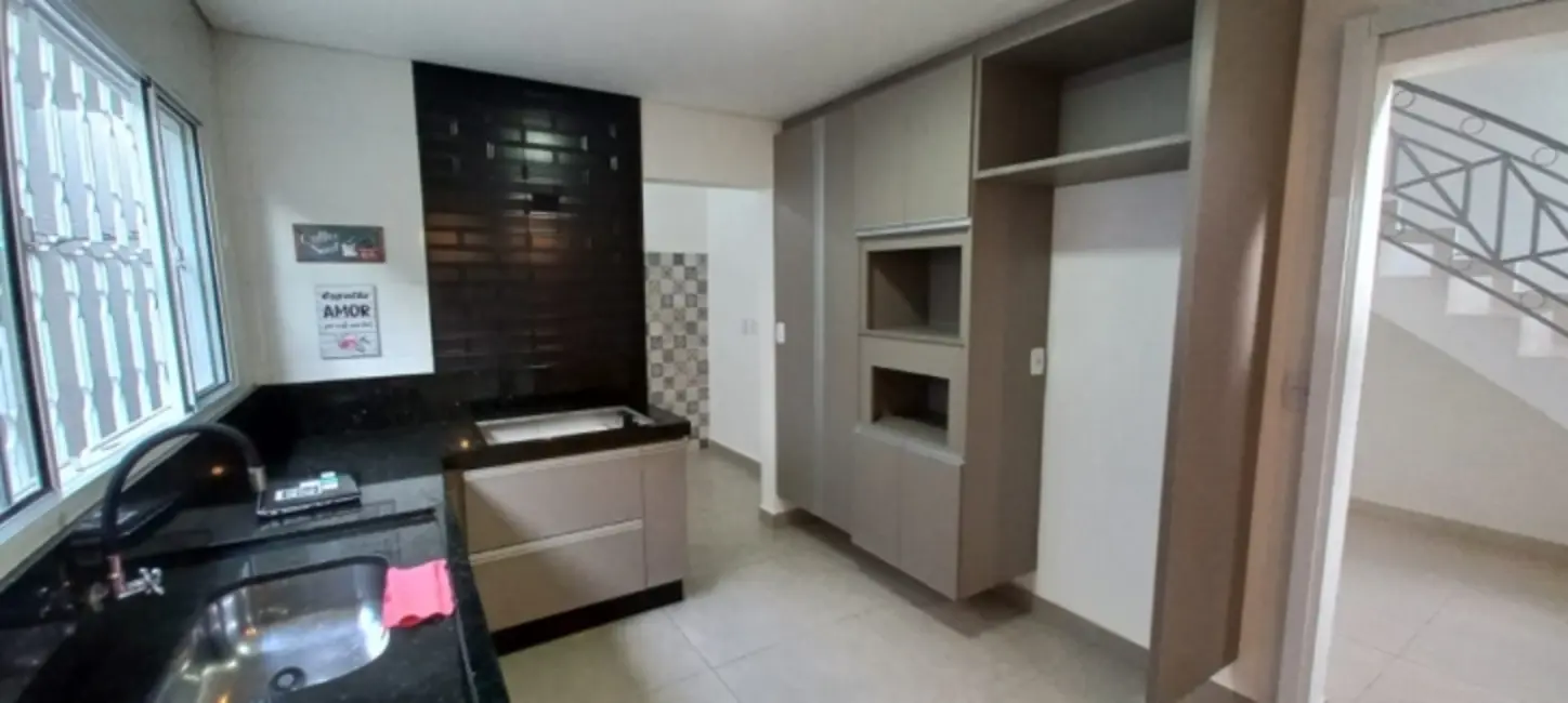 Sobrado com 3 quartos à venda, 200m2 em Jardim Santa Bárbara, Sorocaba - SP - imagem 5 Foto 5 de Sobrado com 3 quartos à venda, 200m2 em Jardim Santa Bárbara, Sorocaba - SP