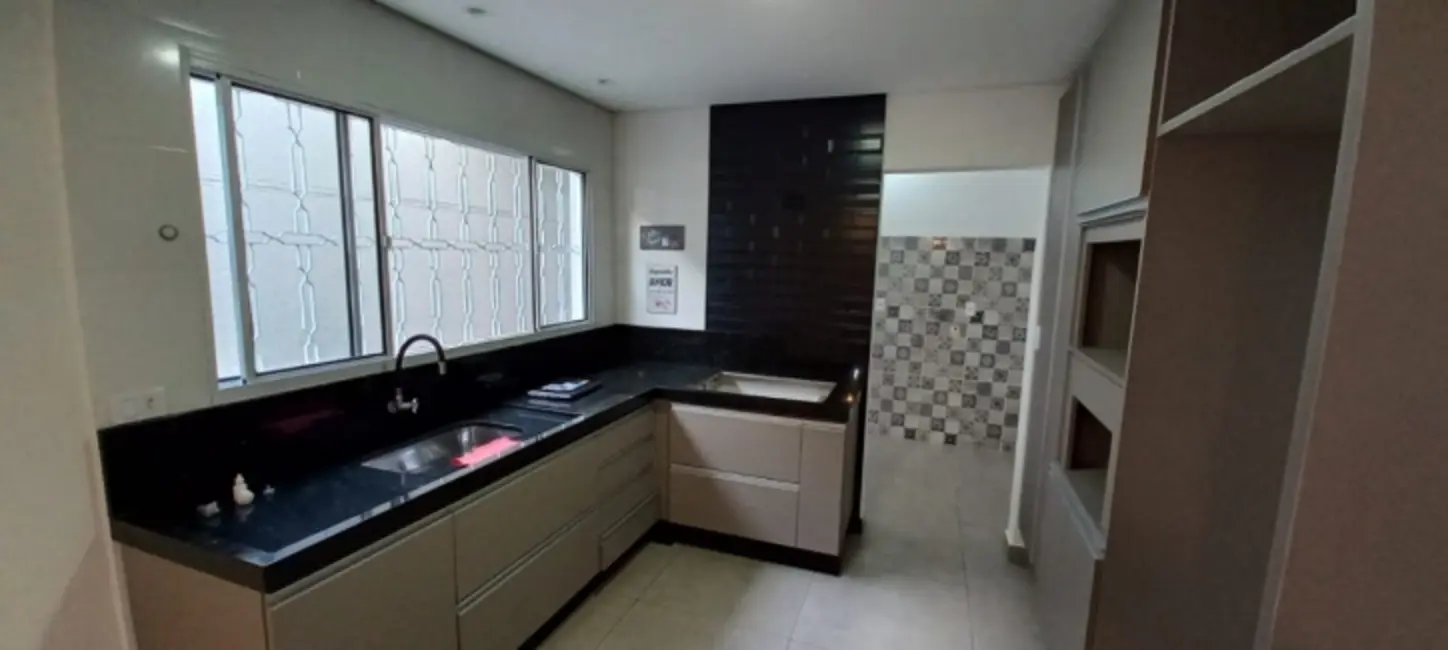 Sobrado com 3 quartos à venda, 200m2 em Jardim Santa Bárbara, Sorocaba - SP - imagem 7 Foto 7 de Sobrado com 3 quartos à venda, 200m2 em Jardim Santa Bárbara, Sorocaba - SP