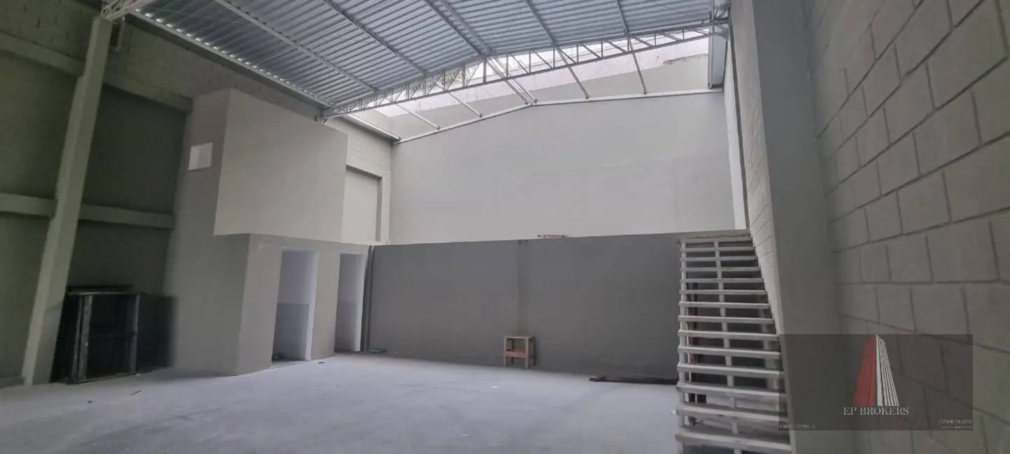 Armazém / Galpão para alugar, 300m2 em Itapeva, Votorantim - SP - imagem 4 Foto 4 de Armazém / Galpão para alugar, 300m2 em Itapeva, Votorantim - SP
