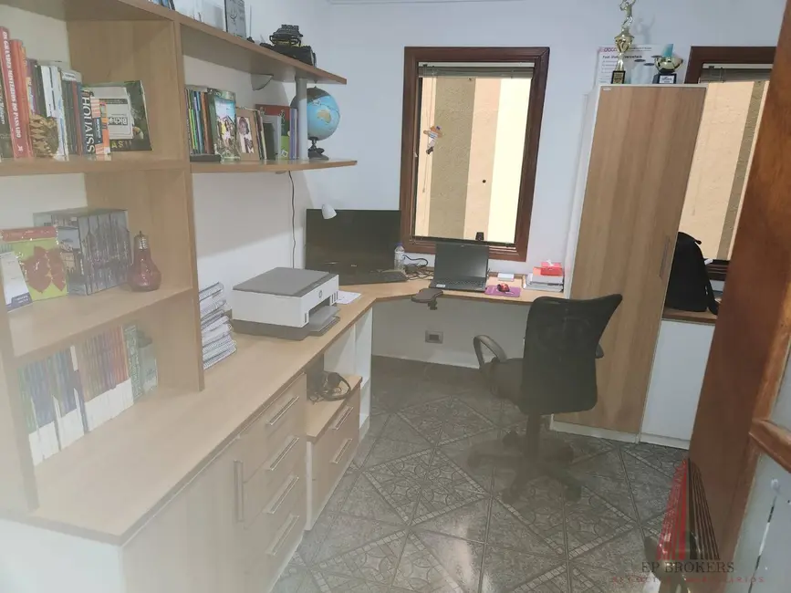 Sobrado com 4 quartos à venda, 300m2 em Aparecidinha, Sorocaba - SP - imagem 8 Foto 8 de Sobrado com 4 quartos à venda, 300m2 em Aparecidinha, Sorocaba - SP