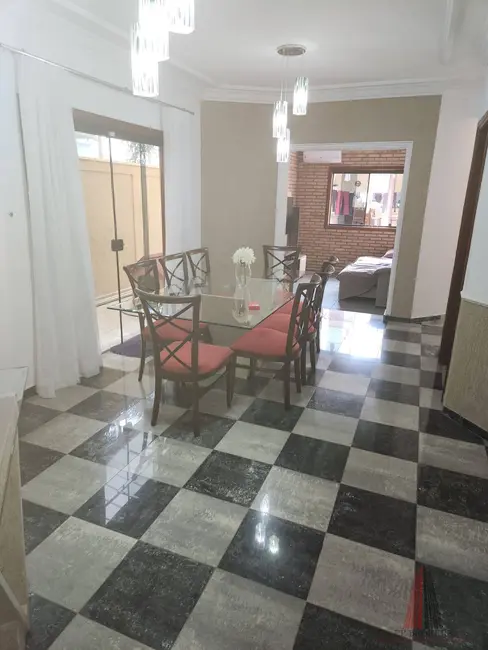 Sobrado com 4 quartos à venda, 300m2 em Aparecidinha, Sorocaba - SP - imagem 6 Foto 6 de Sobrado com 4 quartos à venda, 300m2 em Aparecidinha, Sorocaba - SP