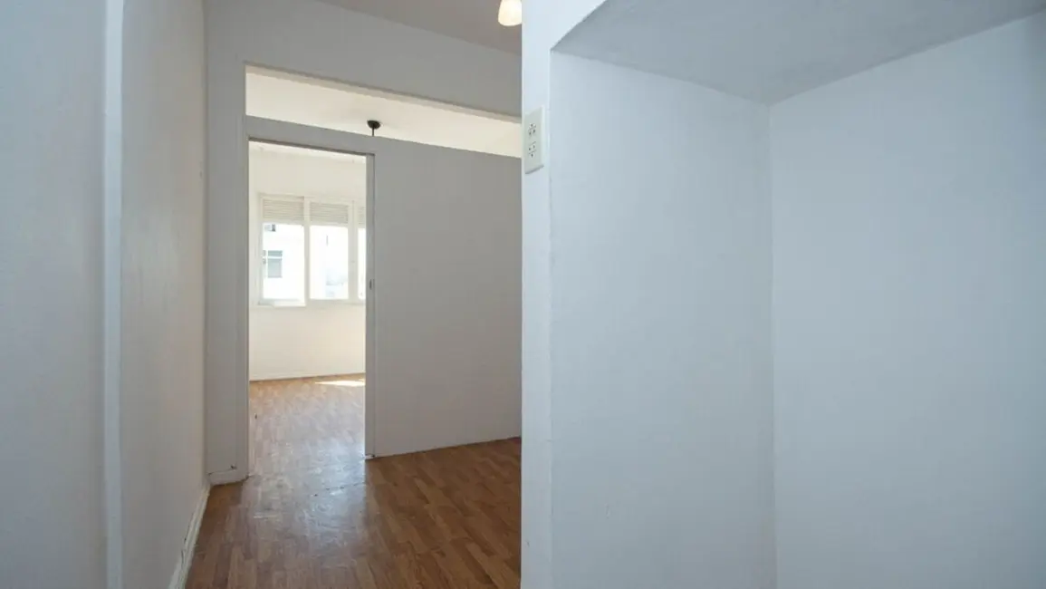 Apartamento com 1 quarto à venda, 26m2 em Copacabana, Rio De Janeiro - RJ - imagem 4 Foto 4 de Apartamento com 1 quarto à venda, 26m2 em Copacabana, Rio De Janeiro - RJ