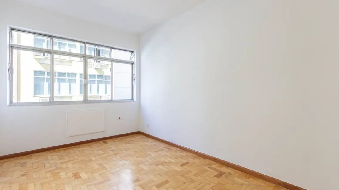 Apartamento com 3 quartos à venda, 128m2 em Copacabana, Rio De Janeiro - RJ - imagem 3 Foto 3 de Apartamento com 3 quartos à venda, 128m2 em Copacabana, Rio De Janeiro - RJ