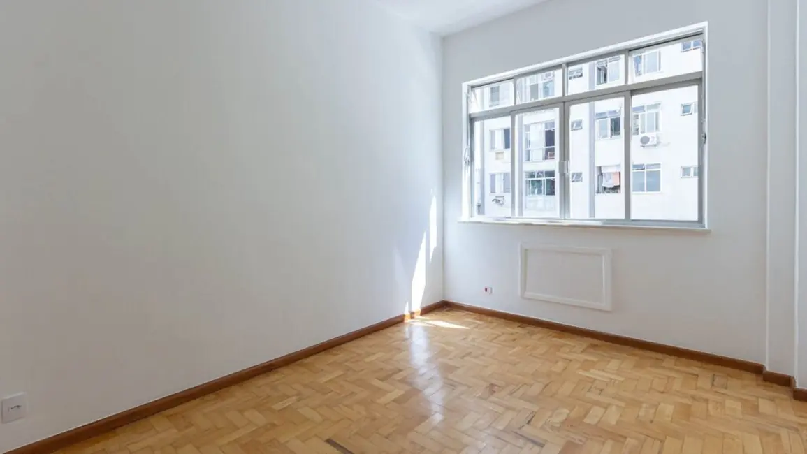 Apartamento com 3 quartos à venda, 128m2 em Copacabana, Rio De Janeiro - RJ - imagem 6 Foto 6 de Apartamento com 3 quartos à venda, 128m2 em Copacabana, Rio De Janeiro - RJ