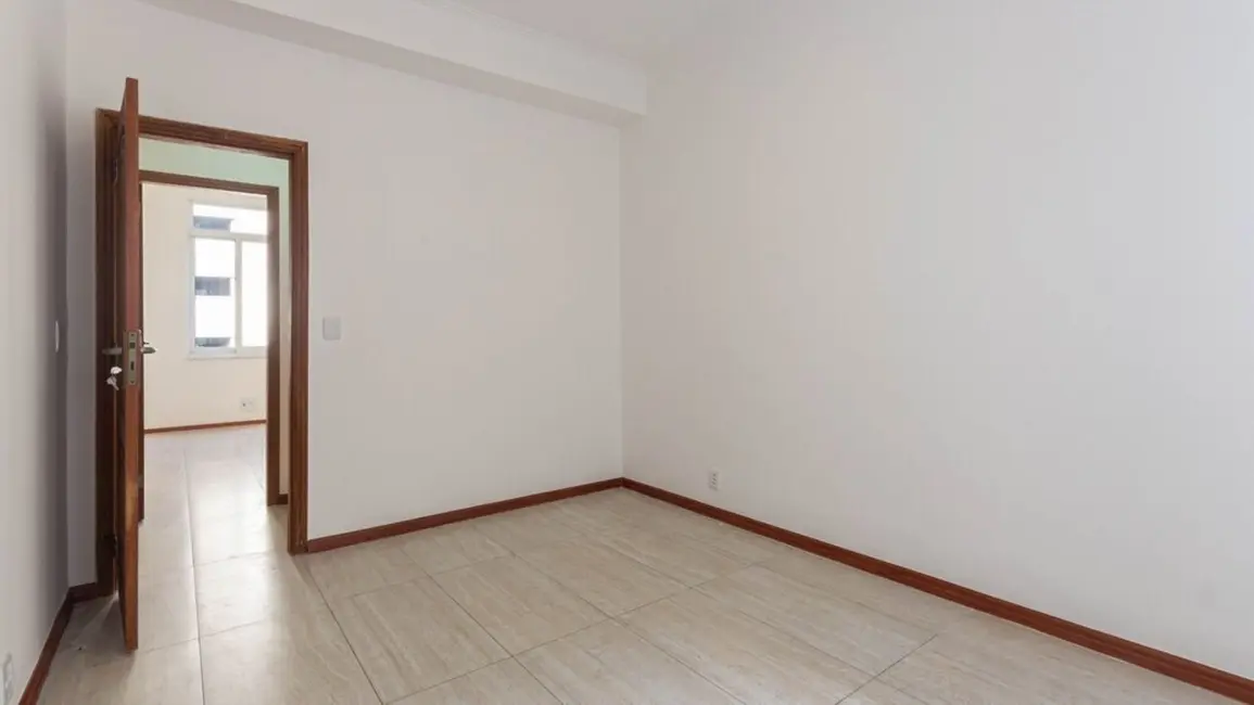 Apartamento com 3 quartos à venda, 137m2 em Copacabana, Rio De Janeiro - RJ - imagem 6 Foto 6 de Apartamento com 3 quartos à venda, 137m2 em Copacabana, Rio De Janeiro - RJ