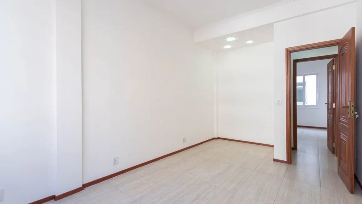 Apartamento com 3 quartos à venda, 137m2 em Copacabana, Rio De Janeiro - RJ - imagem 9 Foto 9 de Apartamento com 3 quartos à venda, 137m2 em Copacabana, Rio De Janeiro - RJ