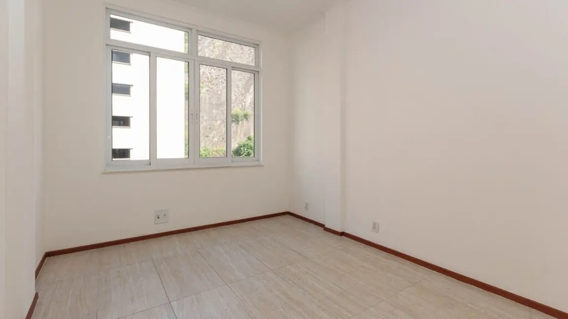 Apartamento com 3 quartos à venda, 137m2 em Copacabana, Rio De Janeiro - RJ - imagem 4 Foto 4 de Apartamento com 3 quartos à venda, 137m2 em Copacabana, Rio De Janeiro - RJ