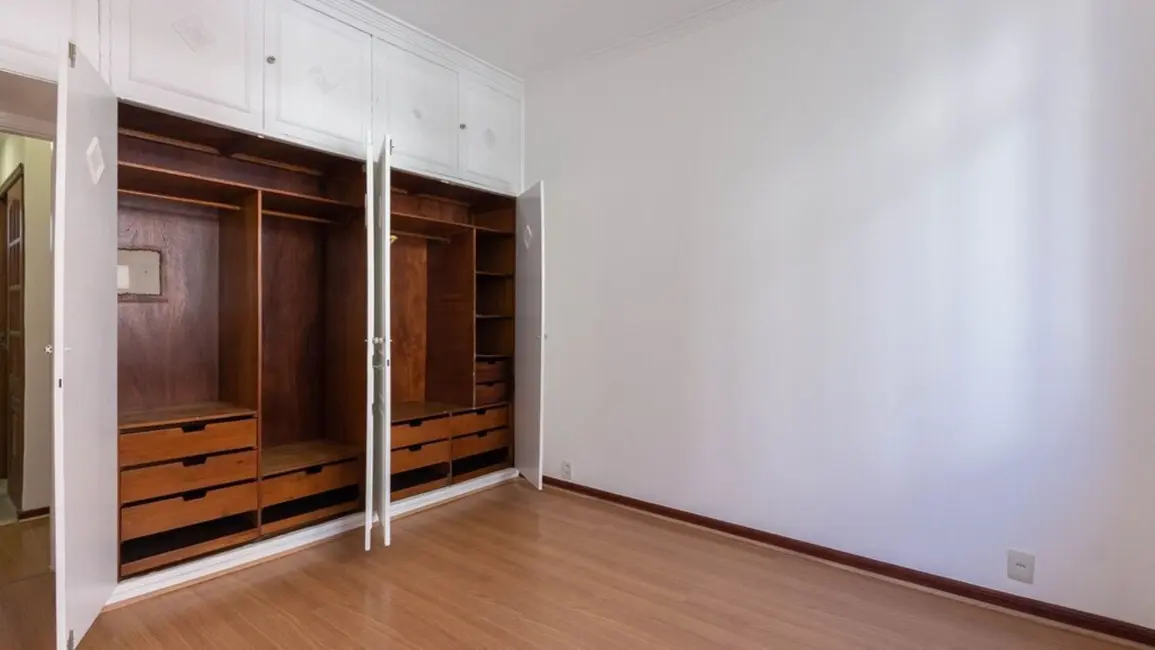 Apartamento com 3 quartos à venda, 137m2 em Copacabana, Rio De Janeiro - RJ - imagem 5 Foto 5 de Apartamento com 3 quartos à venda, 137m2 em Copacabana, Rio De Janeiro - RJ