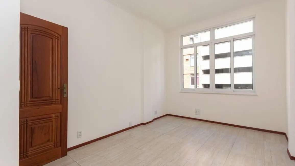 Apartamento com 3 quartos à venda, 137m2 em Copacabana, Rio De Janeiro - RJ - imagem 3 Foto 3 de Apartamento com 3 quartos à venda, 137m2 em Copacabana, Rio De Janeiro - RJ