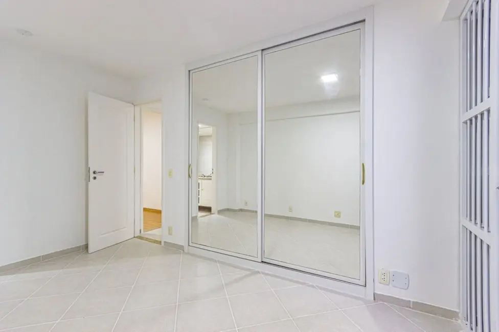 Apartamento com 2 quartos à venda, 99m2 em Copacabana, Rio De Janeiro - RJ - imagem 9 Foto 9 de Apartamento com 2 quartos à venda, 99m2 em Copacabana, Rio De Janeiro - RJ