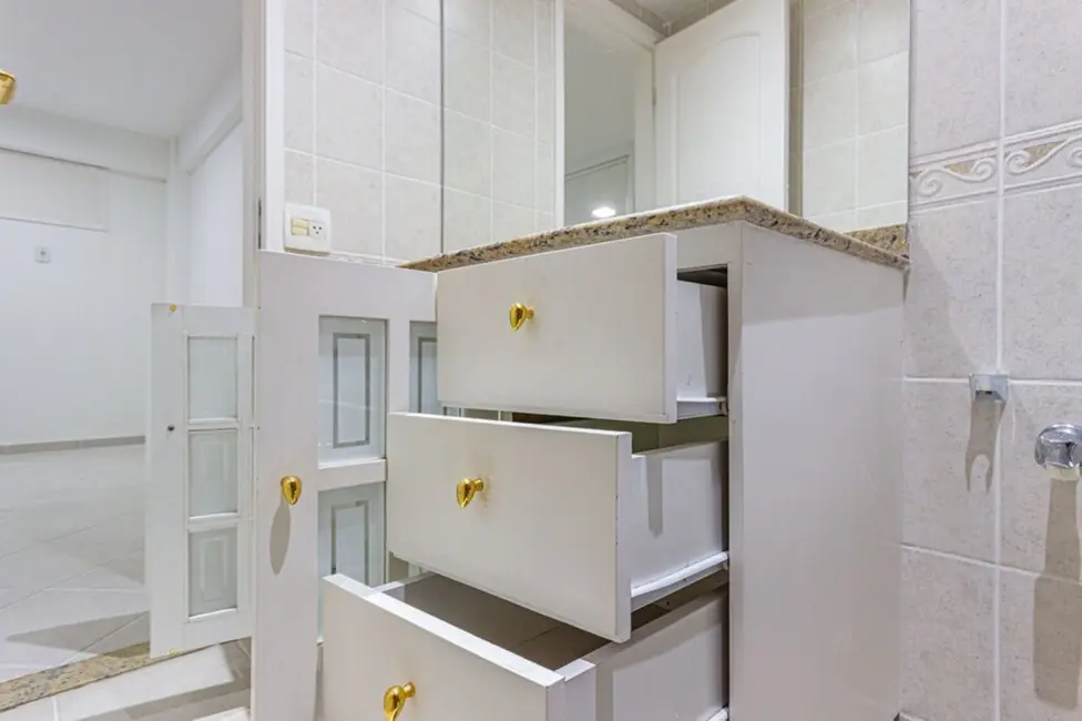Apartamento com 2 quartos à venda, 99m2 em Copacabana, Rio De Janeiro - RJ - imagem 5 Foto 5 de Apartamento com 2 quartos à venda, 99m2 em Copacabana, Rio De Janeiro - RJ
