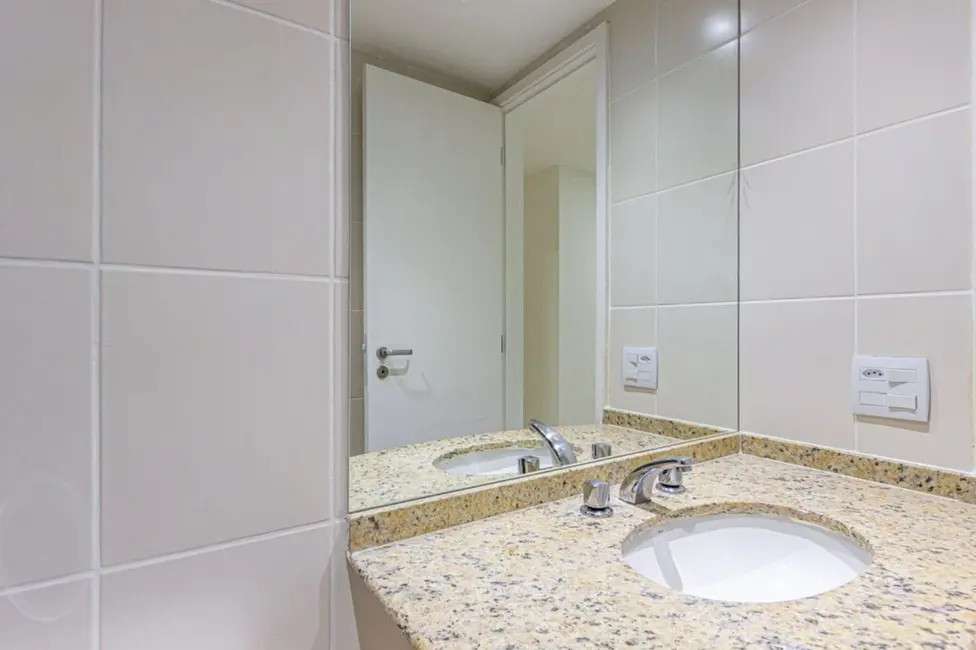 Apartamento com 2 quartos à venda, 99m2 em Copacabana, Rio De Janeiro - RJ - imagem 3 Foto 3 de Apartamento com 2 quartos à venda, 99m2 em Copacabana, Rio De Janeiro - RJ
