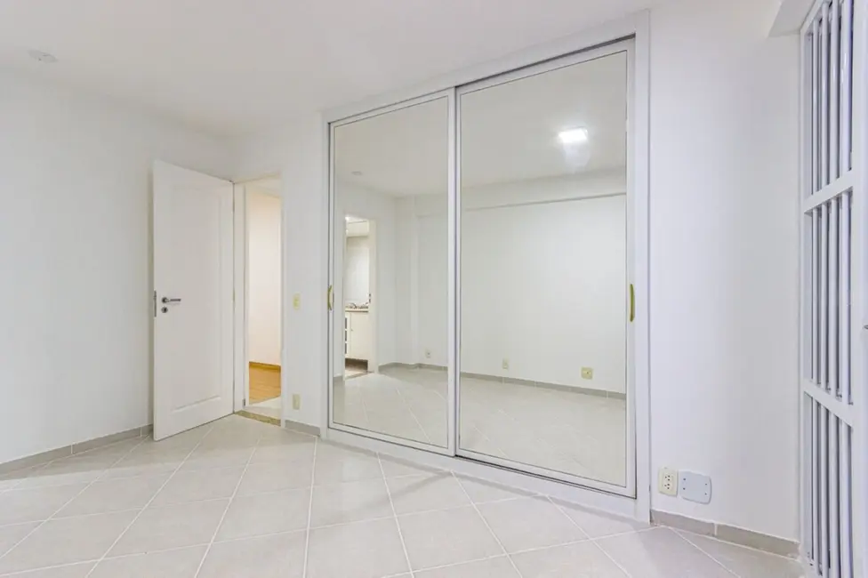 Apartamento com 2 quartos à venda, 99m2 em Copacabana, Rio De Janeiro - RJ - imagem 6 Foto 6 de Apartamento com 2 quartos à venda, 99m2 em Copacabana, Rio De Janeiro - RJ