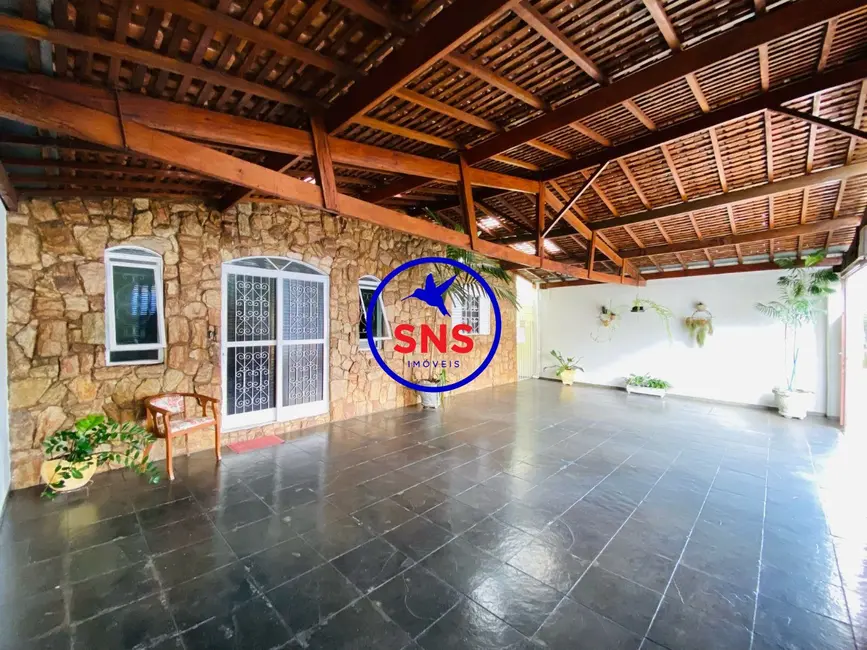 Casa com 3 quartos à venda, 143m2 em Jardim García, Campinas - SP - imagem 1 Foto 1 de Casa com 3 quartos à venda, 143m2 em Jardim García, Campinas - SP