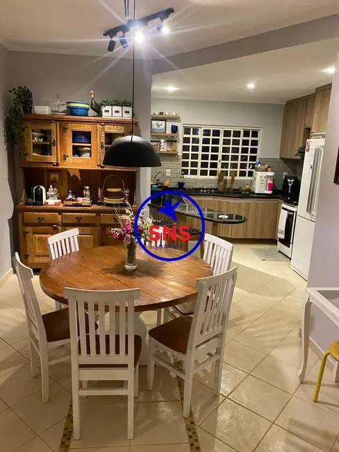 Casa de Condomínio com 3 quartos à venda, 280m2 em Loteamento Caminhos de São Conrado (Sousas), Campinas - SP - imagem 3 Foto 3 de Casa de Condomínio com 3 quartos à venda, 280m2 em Loteamento Caminhos de São Conrado (Sousas), Campinas - SP