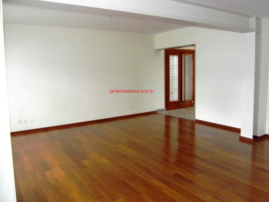 Foto 2 de Casa com 3 quartos à venda, 250m2 em Jardim Luzitânia, São Paulo - SP