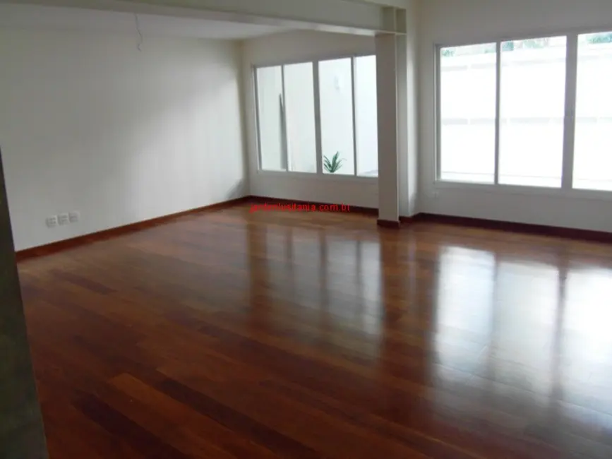 Foto 2 de Casa com 3 quartos à venda, 250m2 em Jardim Luzitânia, São Paulo - SP
