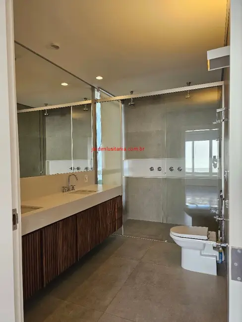 Foto 2 de Casa com 4 quartos para alugar, 350m2 em São Paulo - SP