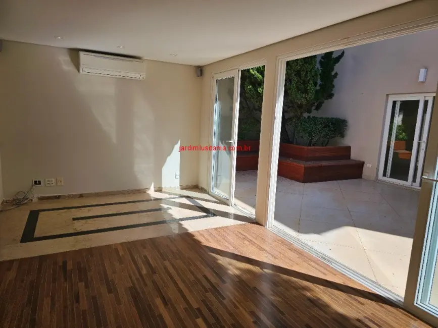 Foto 7 de Casa com 4 quartos para alugar, 265m2 em São Paulo - SP