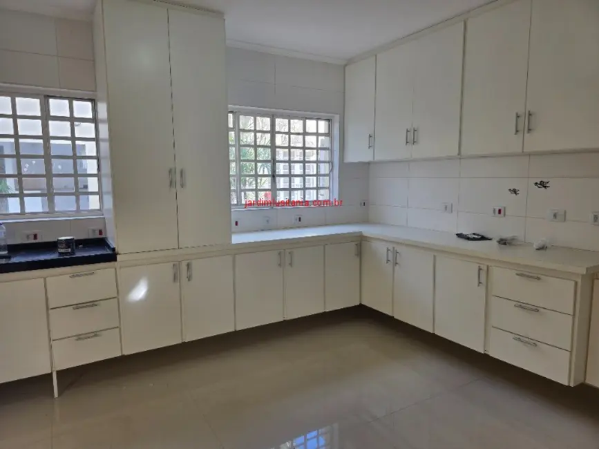 Foto 1 de Casa com 4 quartos para alugar, 300m2 em Jardim Luzitânia, São Paulo - SP