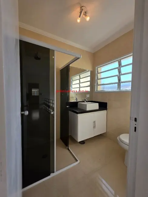 Foto 9 de Casa com 4 quartos para alugar, 300m2 em Jardim Luzitânia, São Paulo - SP