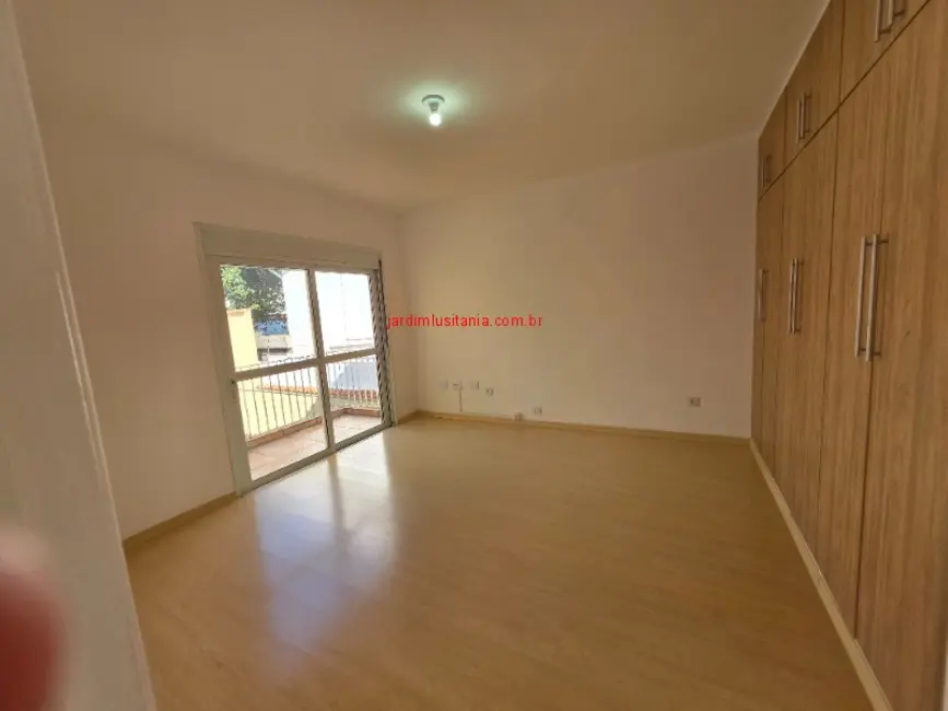 Foto 8 de Casa com 4 quartos para alugar, 300m2 em Jardim Luzitânia, São Paulo - SP