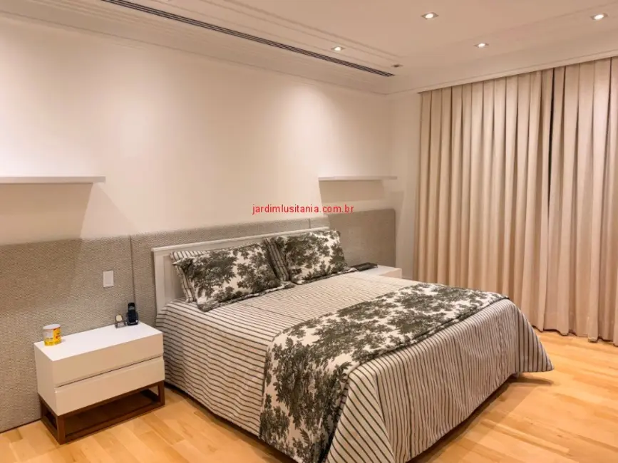 Foto 4 de Casa com 5 quartos à venda, 970m2 em Vila Nova Conceição, São Paulo - SP