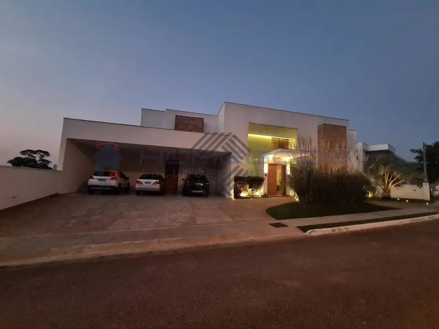 Foto 1 de Casa com 4 quartos à venda, 540m2 em Votorantim - SP