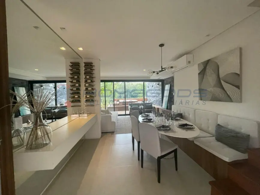 Foto 1 de Casa com 3 quartos à venda, 214m2 em Santana De Parnaiba - SP