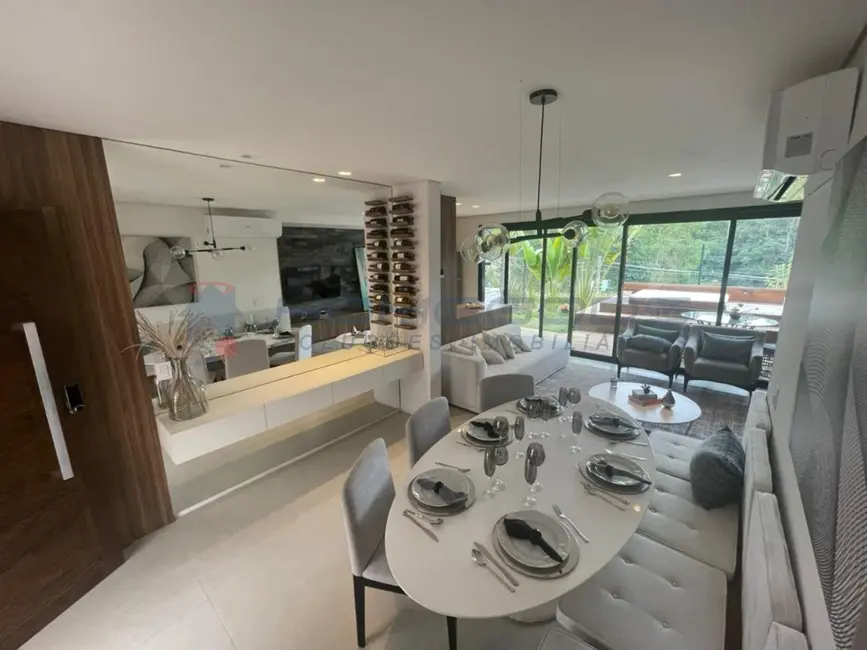 Foto 3 de Casa com 3 quartos à venda, 214m2 em Santana De Parnaiba - SP