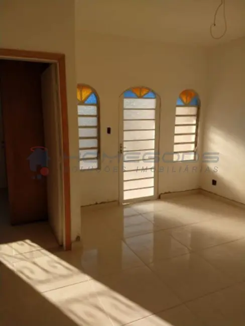 Casa com 3 quartos à venda, 210m2 em Jardim García, Campinas - SP - imagem 4 Foto 4 de Casa com 3 quartos à venda, 210m2 em Jardim García, Campinas - SP