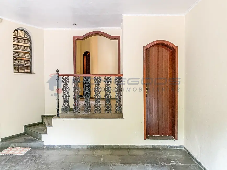 Casa com 4 quartos para alugar, 300m2 em Sousas, Campinas - SP - imagem 3 Foto 3 de Casa com 4 quartos para alugar, 300m2 em Sousas, Campinas - SP