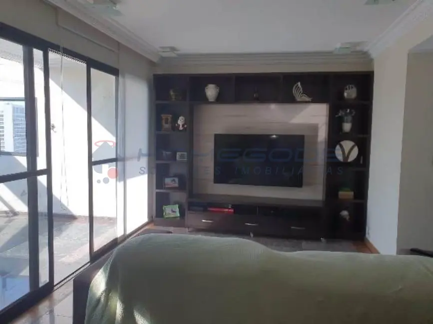 Apartamento com 3 quartos à venda, 240m2 em Vila Itapura, Campinas - SP - imagem 6 Foto 6 de Apartamento com 3 quartos à venda, 240m2 em Vila Itapura, Campinas - SP