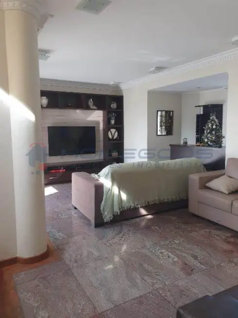 Apartamento com 3 quartos à venda, 240m2 em Vila Itapura, Campinas - SP - imagem 7 Foto 7 de Apartamento com 3 quartos à venda, 240m2 em Vila Itapura, Campinas - SP